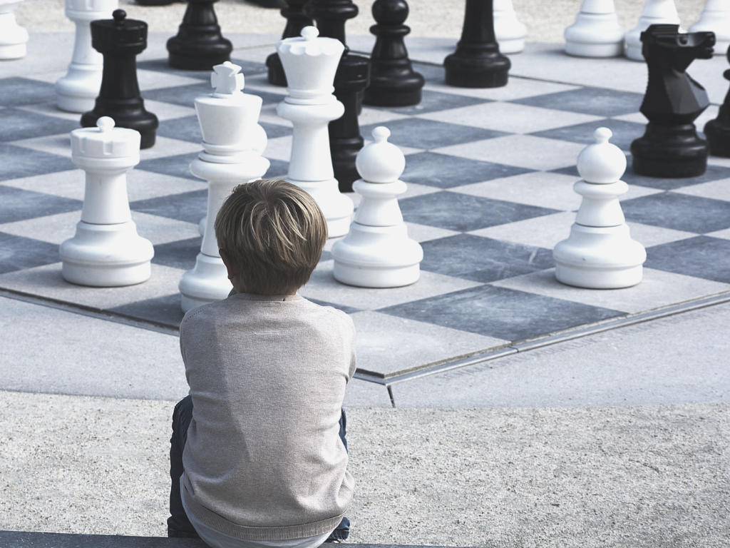Jakie korzyści daje gra w szachy dla dzieci